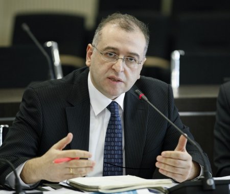 კობა გვენეტაძე ლარის კურსის გამყარების მიზეზებად სებ-ის მიერ გატარებულ მონეტარულ პოლიტიკას და მოლოდინების გაუმჯობესებას ასახელებს