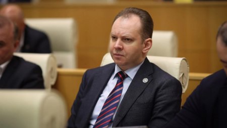 რადიკალები, რომლებიც მოქმედებენ უნისონში ყოფილ პრემიერთან ერთად, ცდილობენ საზოგადოებაში გამოიწვიონ ა