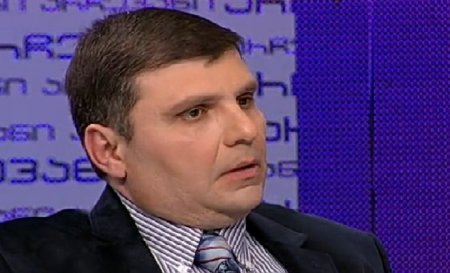 „აი, სწორედ ასეთი ადამიანების შვილებს აქვთ დაპყრობილი პოლიტიკური ასპარეზი და გვმოძღვრავენ - სწორედ ასეთი ხალხი და მათი შვილები გვასწავლიან - რა შეიძლება, რა არ შეიძლება“